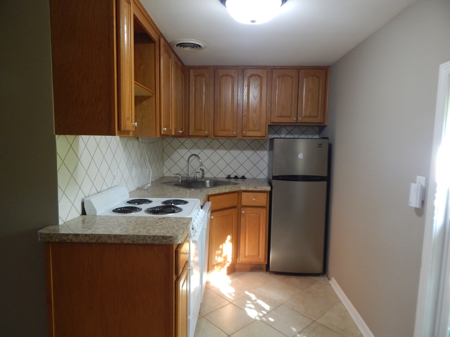 214 North Avenue #2, Naperville, IL 60540
