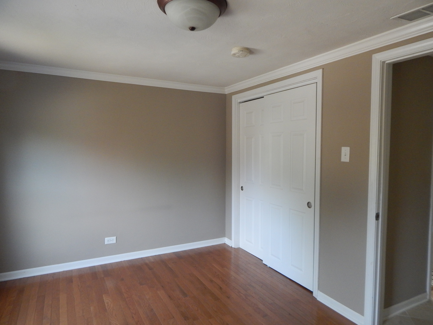 214 North Avenue #2, Naperville, IL 60540