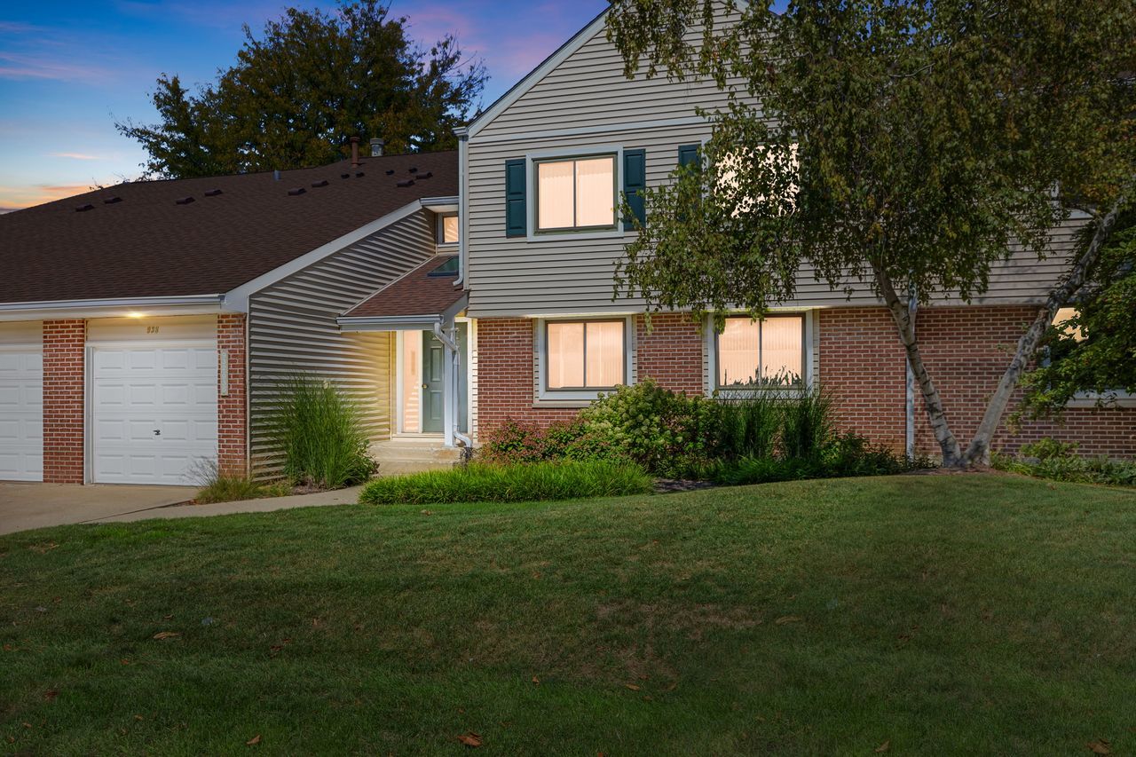 938 Hidden Lake Drive #938, Buffalo Grove, IL 60089