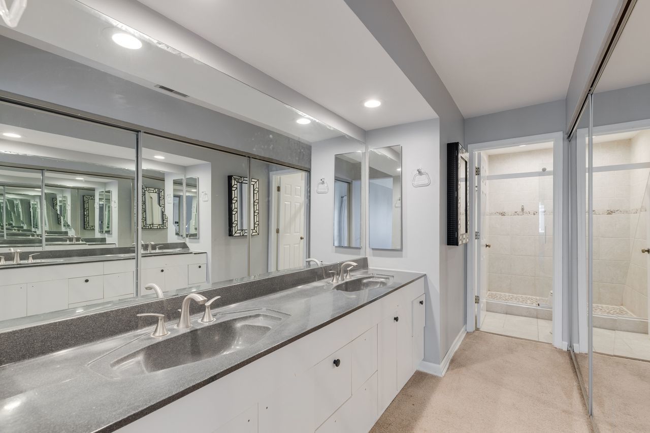 938 Hidden Lake Drive #938, Buffalo Grove, IL 60089