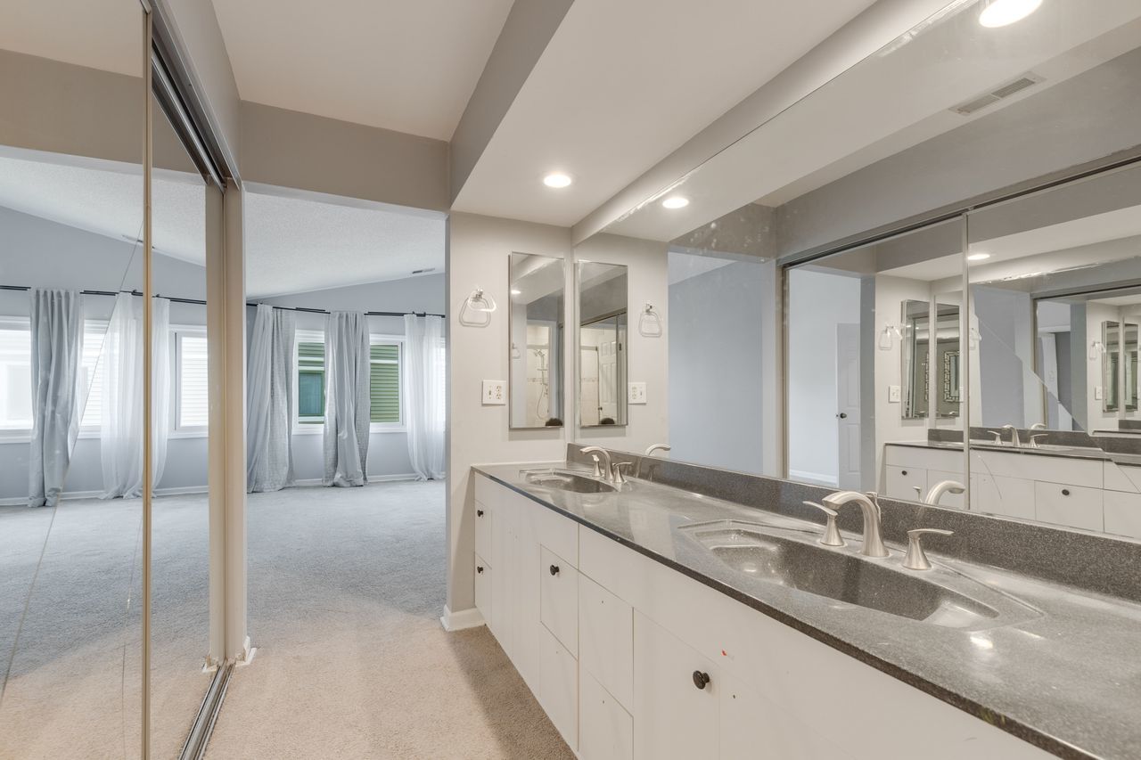 938 Hidden Lake Drive #938, Buffalo Grove, IL 60089