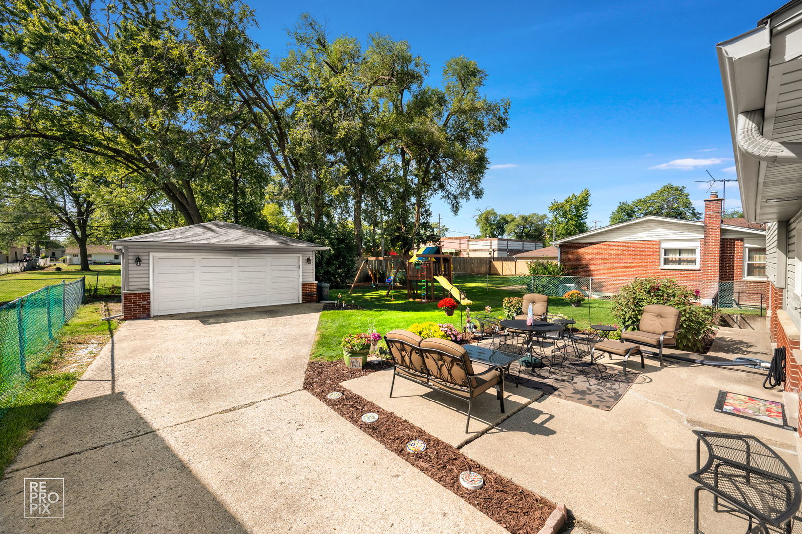 751 Cordial Drive, Des Plaines, IL 60018