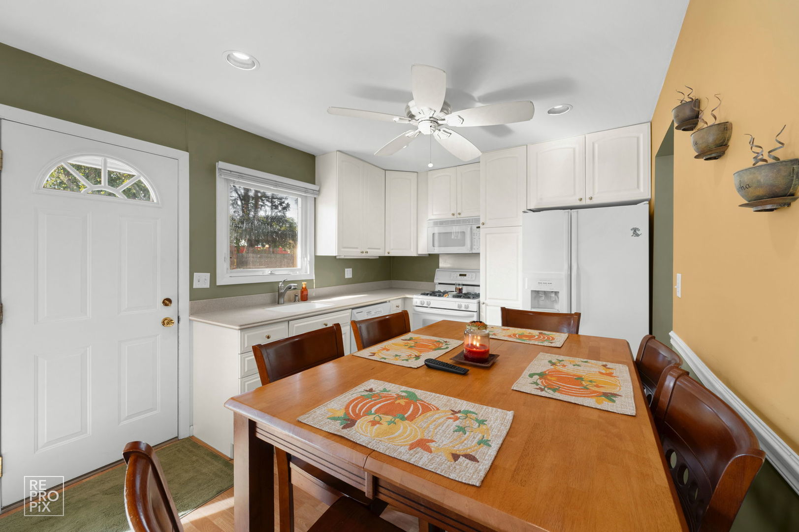 751 Cordial Drive, Des Plaines, IL 60018