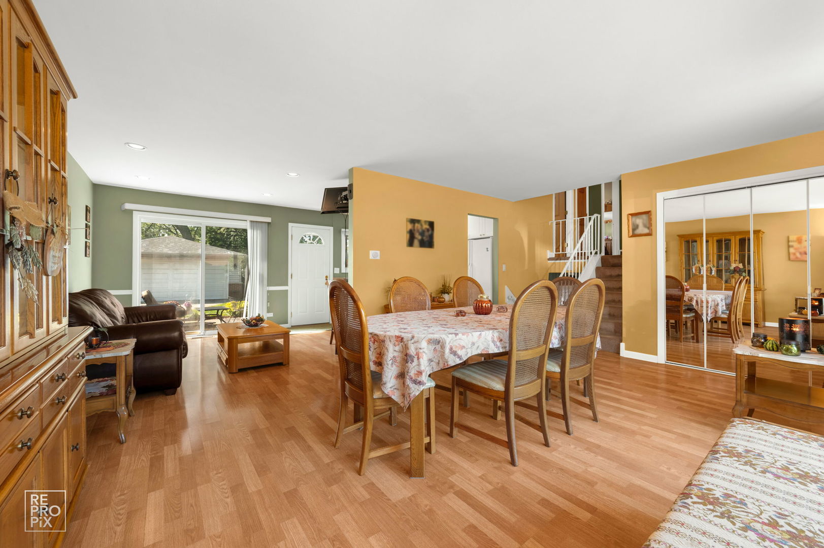 751 Cordial Drive, Des Plaines, IL 60018