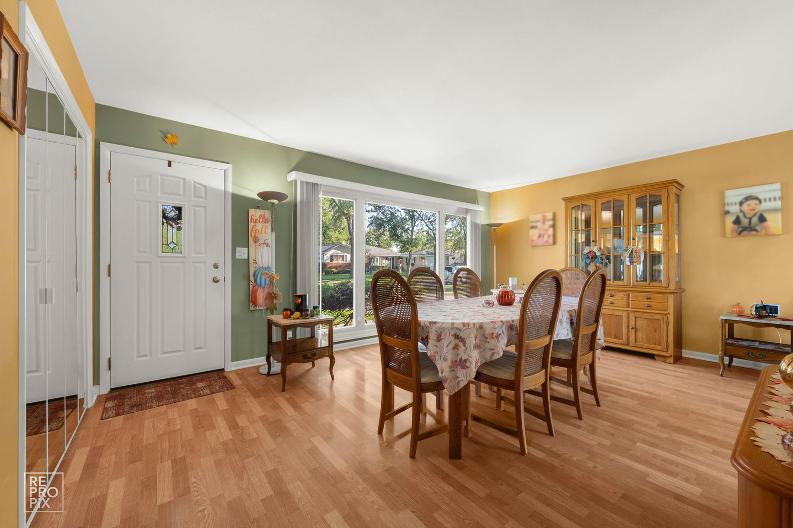 751 Cordial Drive, Des Plaines, IL 60018