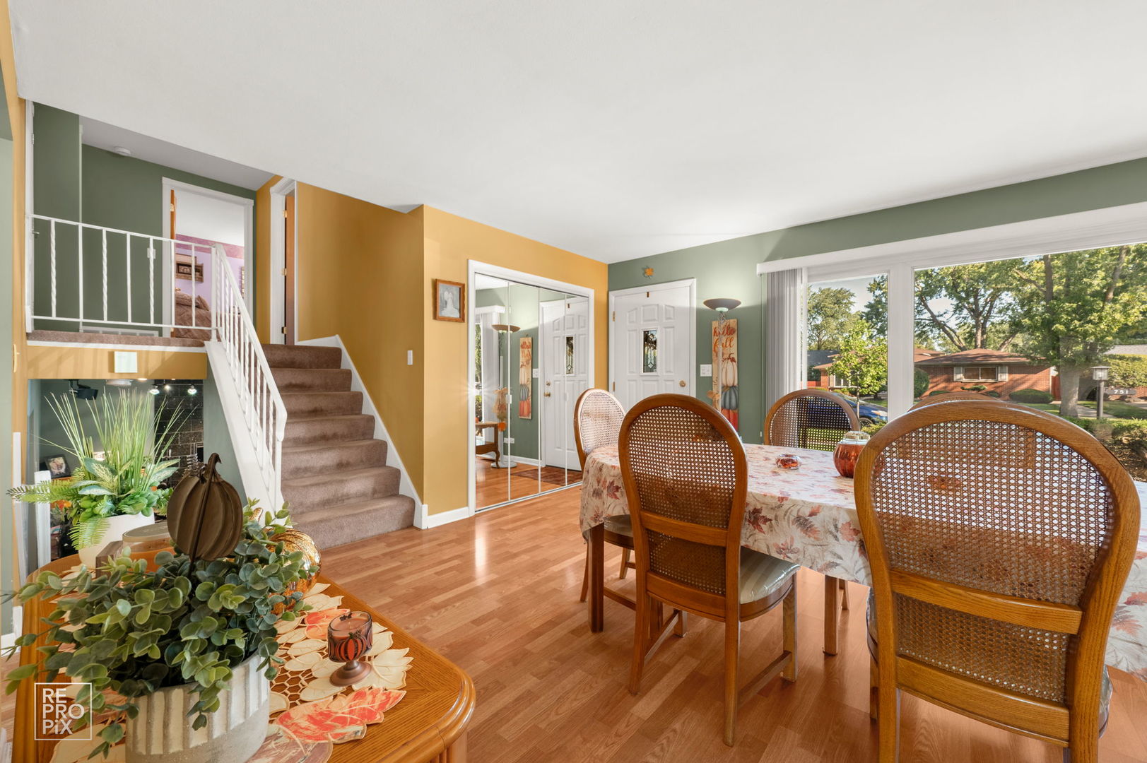 751 Cordial Drive, Des Plaines, IL 60018