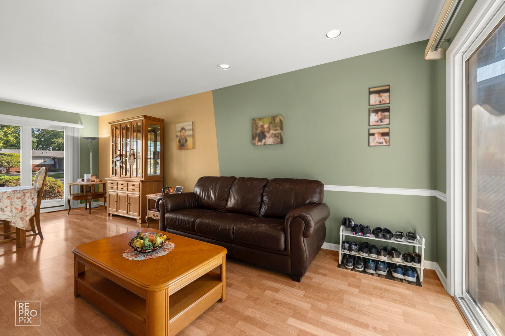 751 Cordial Drive, Des Plaines, IL 60018