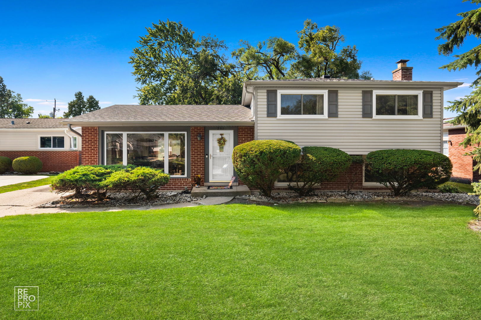 751 Cordial Drive, Des Plaines, IL 60018