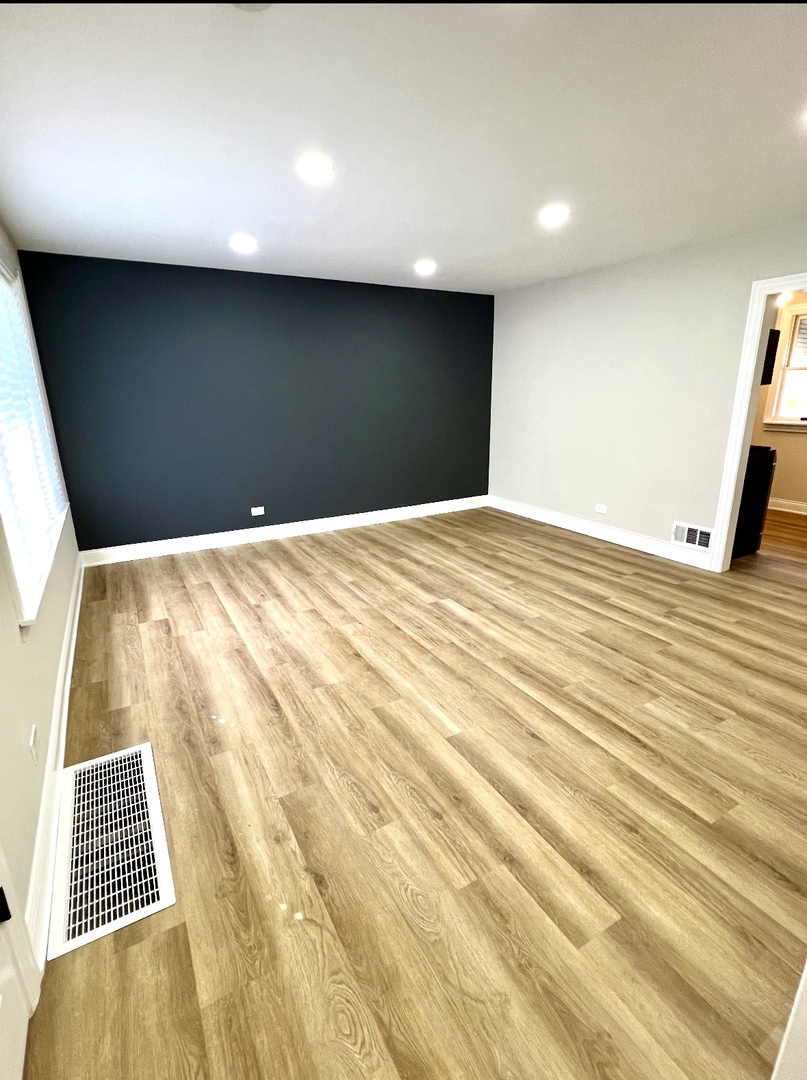 430 Oak Street, Des Plaines, IL 60016