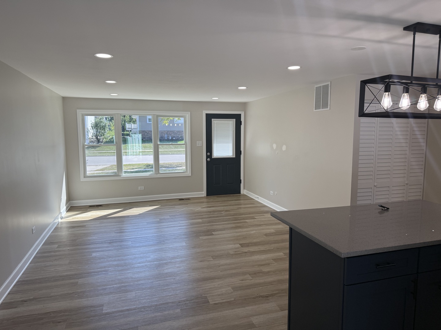 1220 Kingston Lane, Schaumburg, IL 60193