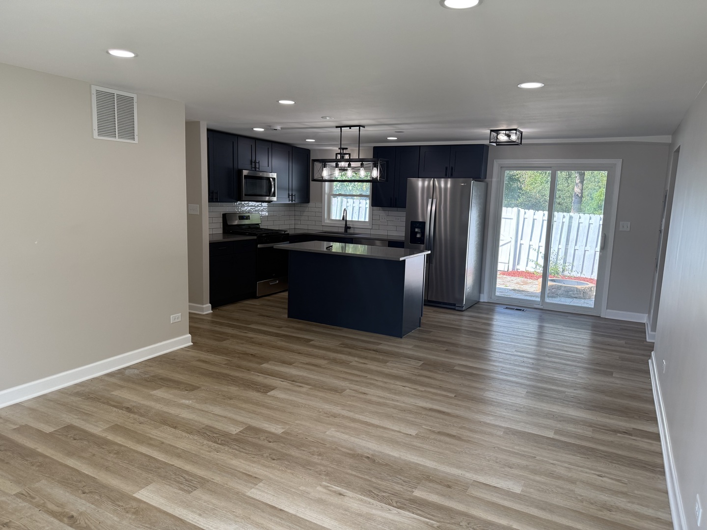1220 Kingston Lane, Schaumburg, IL 60193