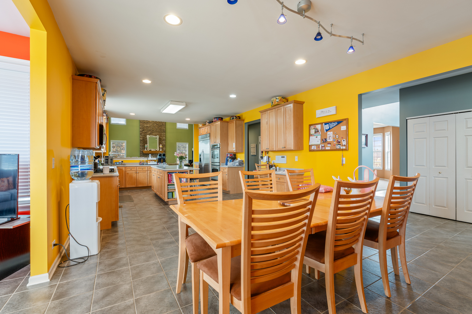 809 Magnuson Court, Barrington, IL 60010