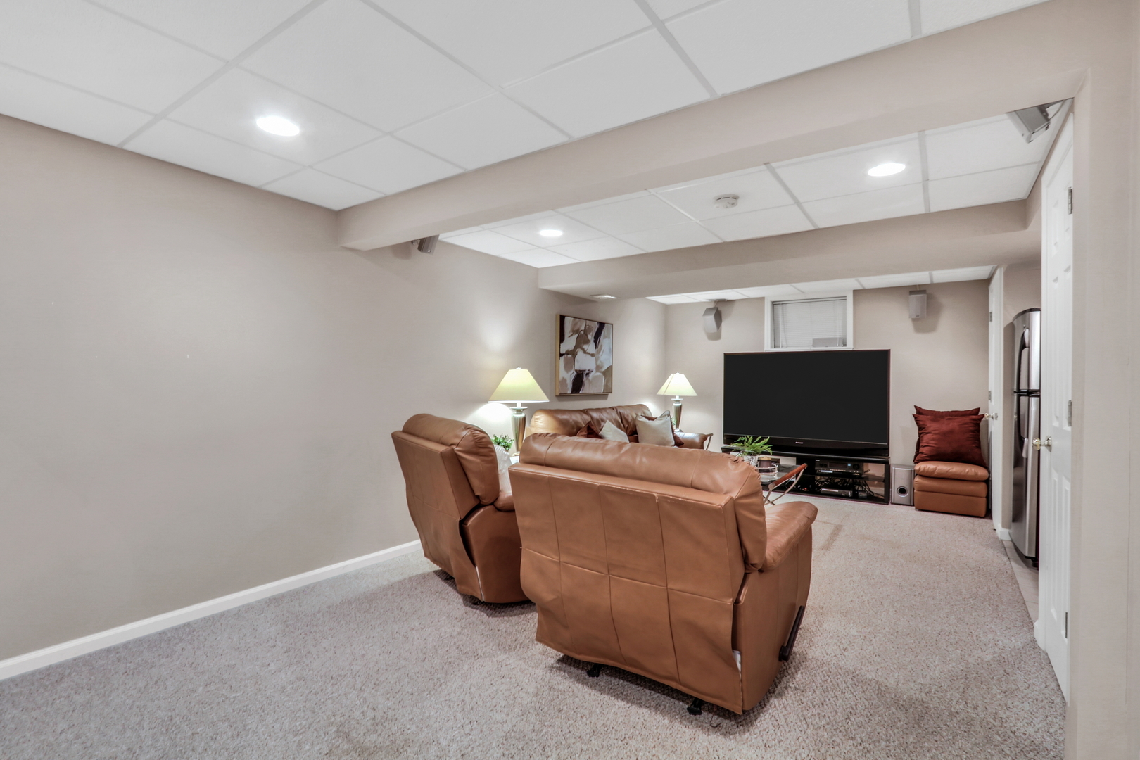 586 Harvard Court, Lindenhurst, IL 60046