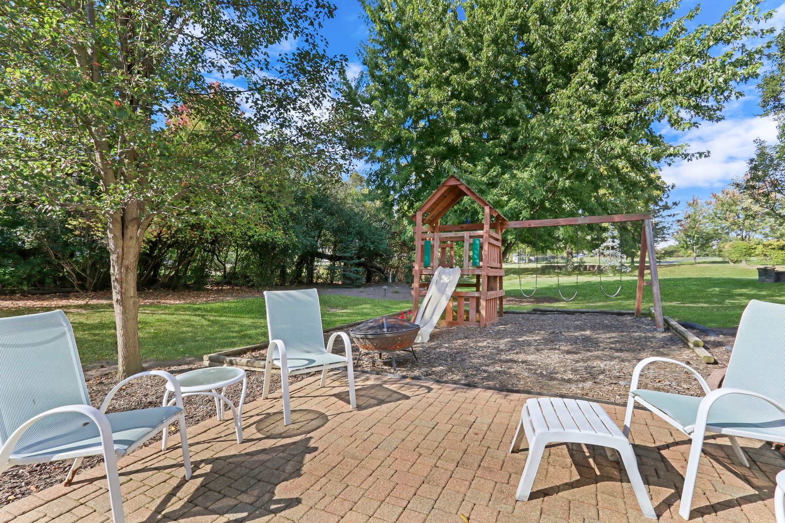 586 Harvard Court, Lindenhurst, IL 60046