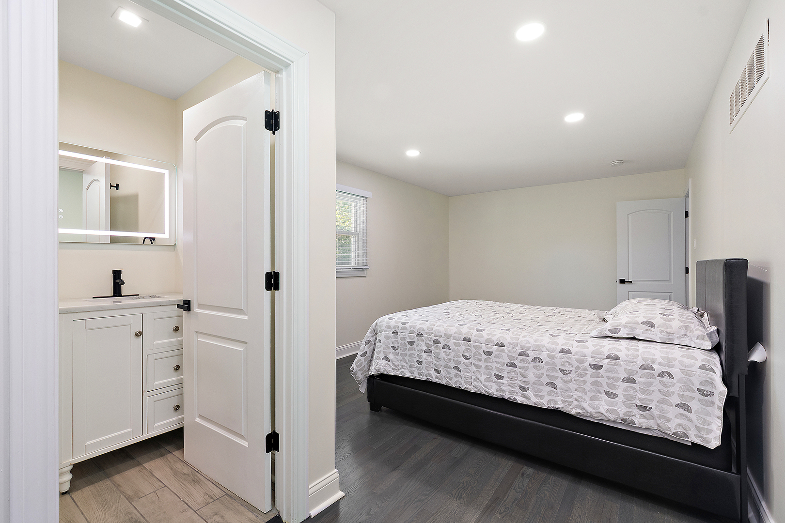 18849 Jamie Court, Homewood, IL 60430