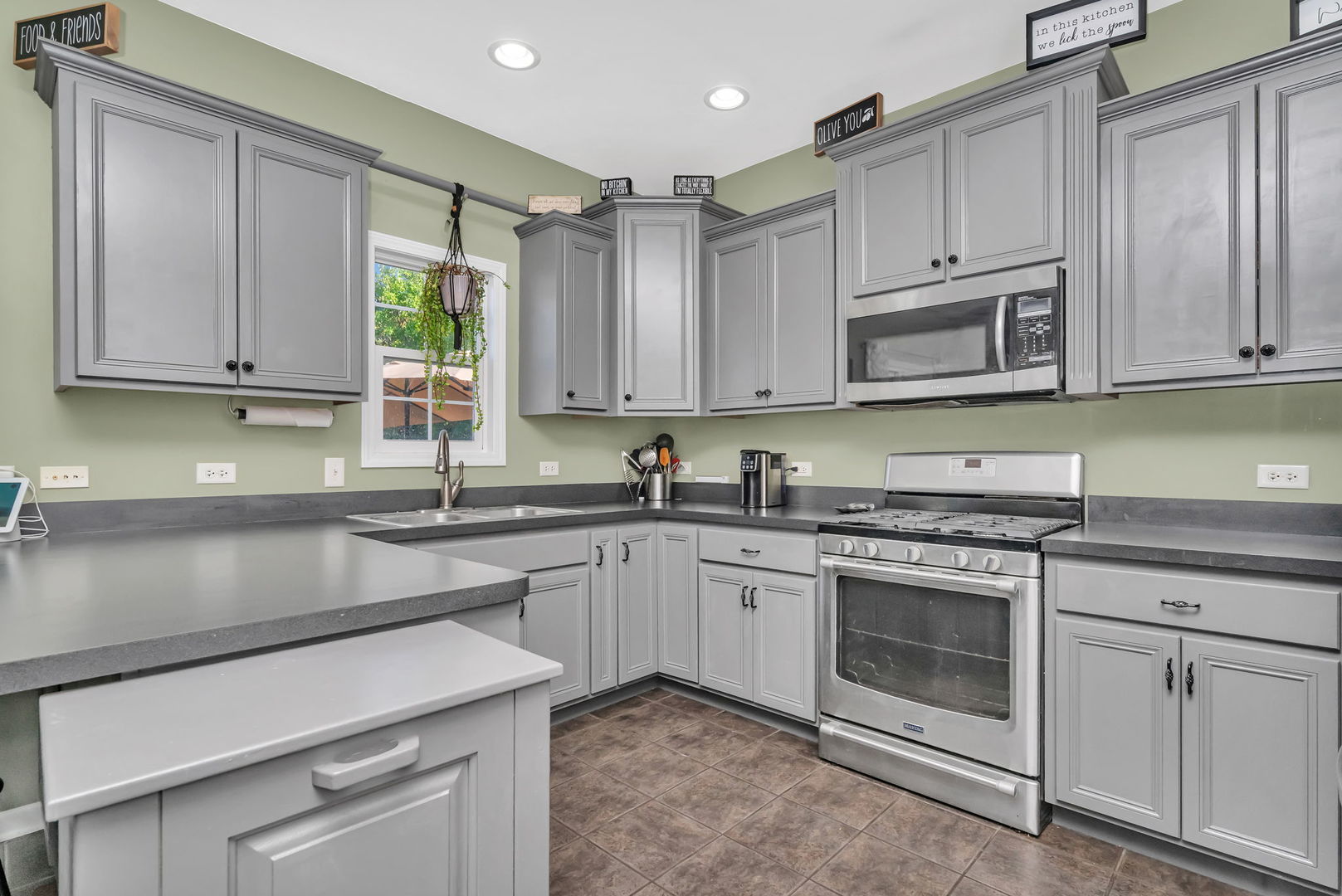 1055 S Heritage Drive, Diamond, IL 60416