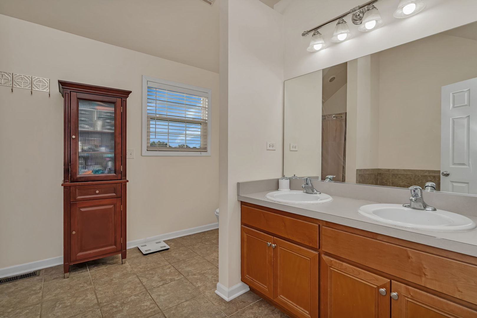 1055 S Heritage Drive, Diamond, IL 60416