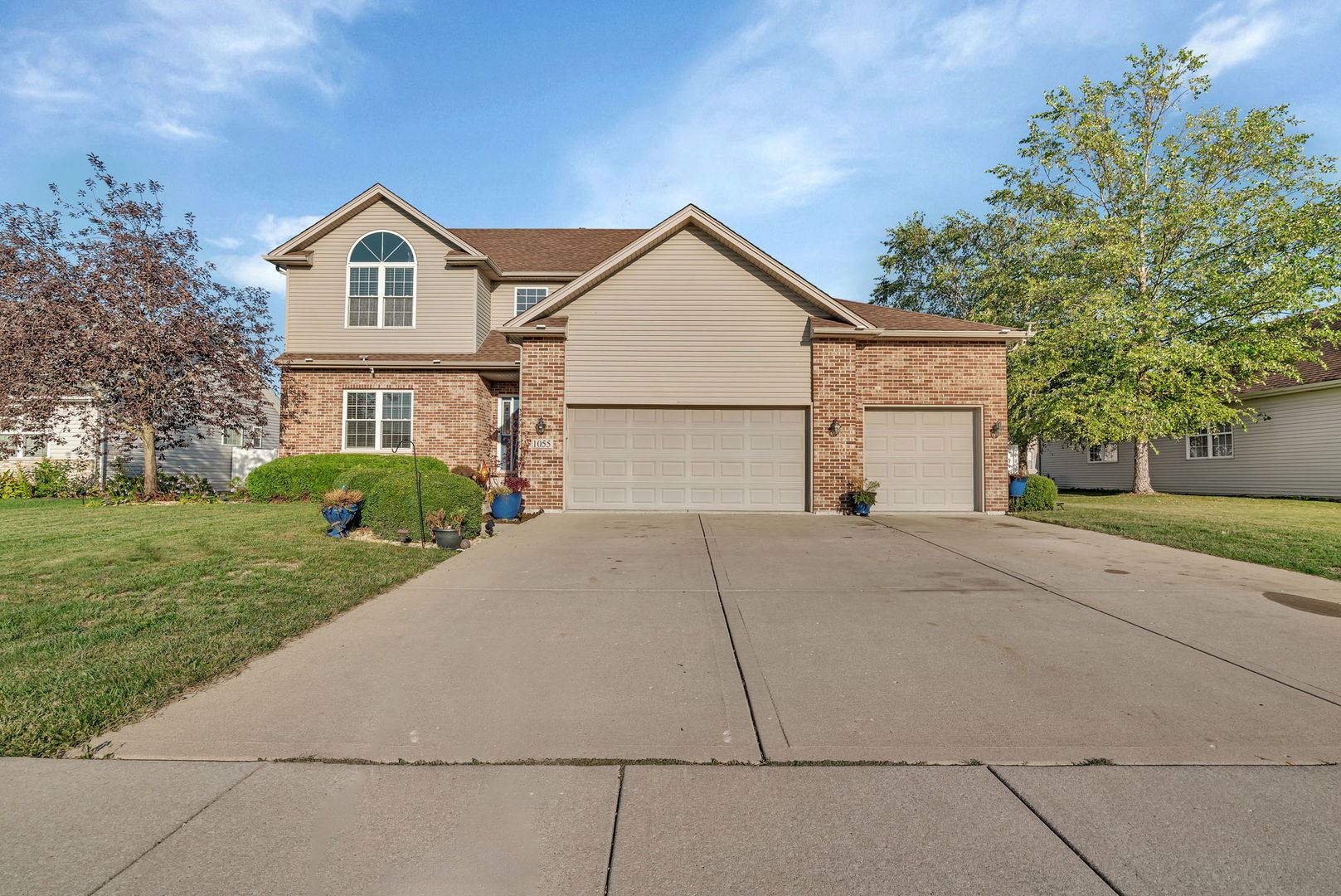 1055 S Heritage Drive, Diamond, IL 60416