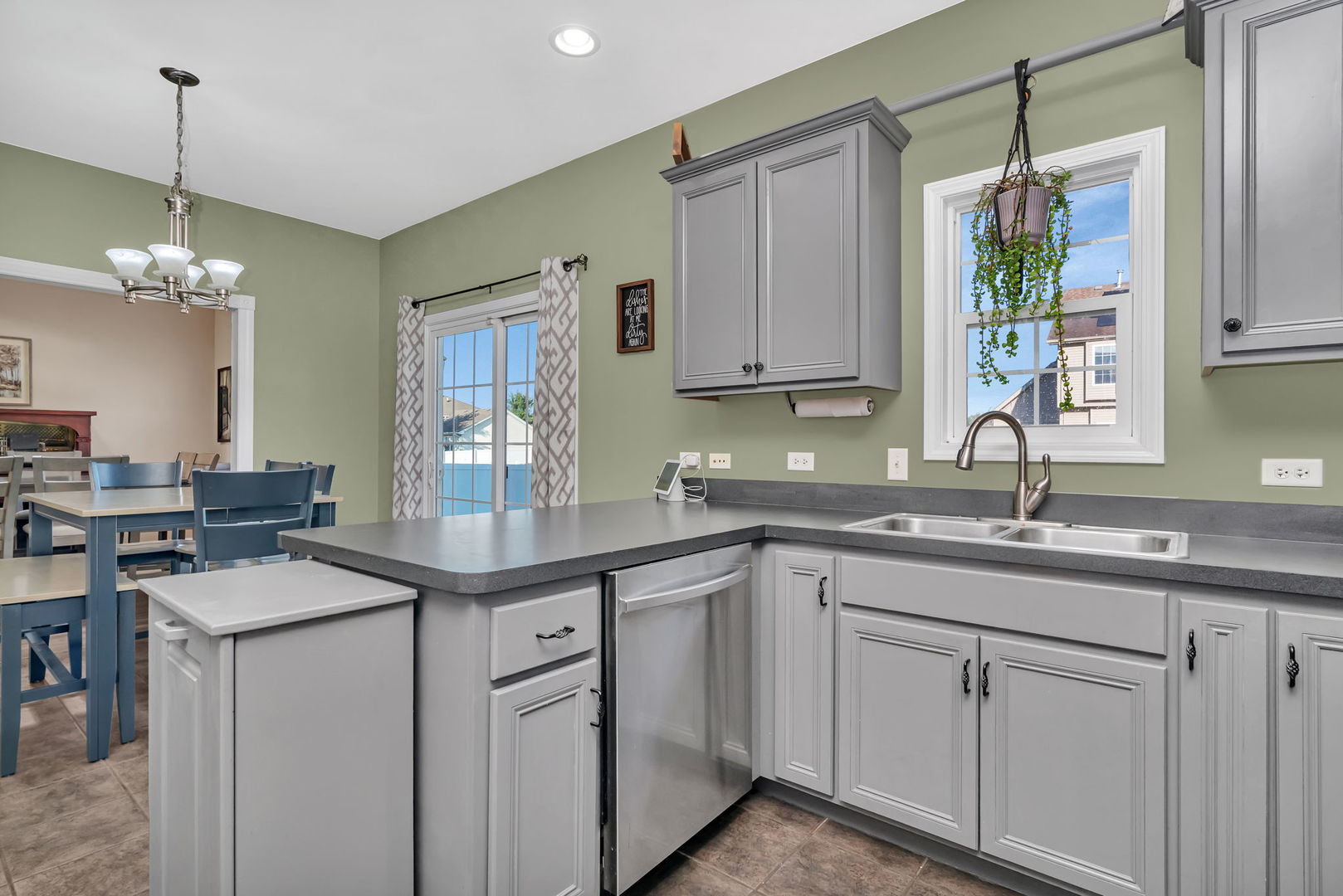 1055 S Heritage Drive, Diamond, IL 60416