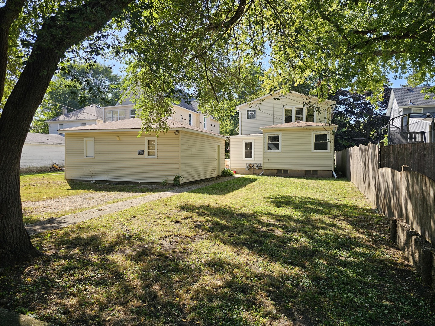 2805 Emmaus Avenue, Zion, IL 60099