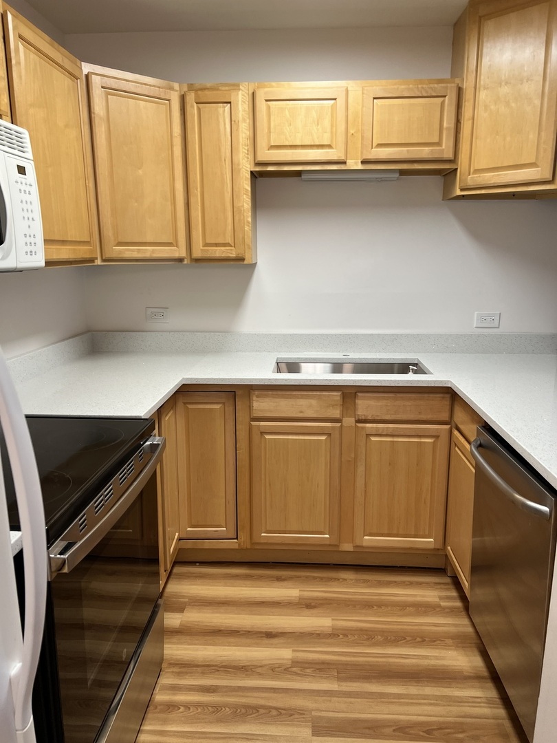 543 Burlington Avenue #112E, Downers Grove, IL 60515