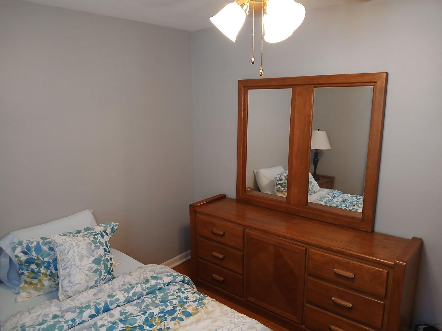 6004 S Moody Avenue, Chicago, IL 60638