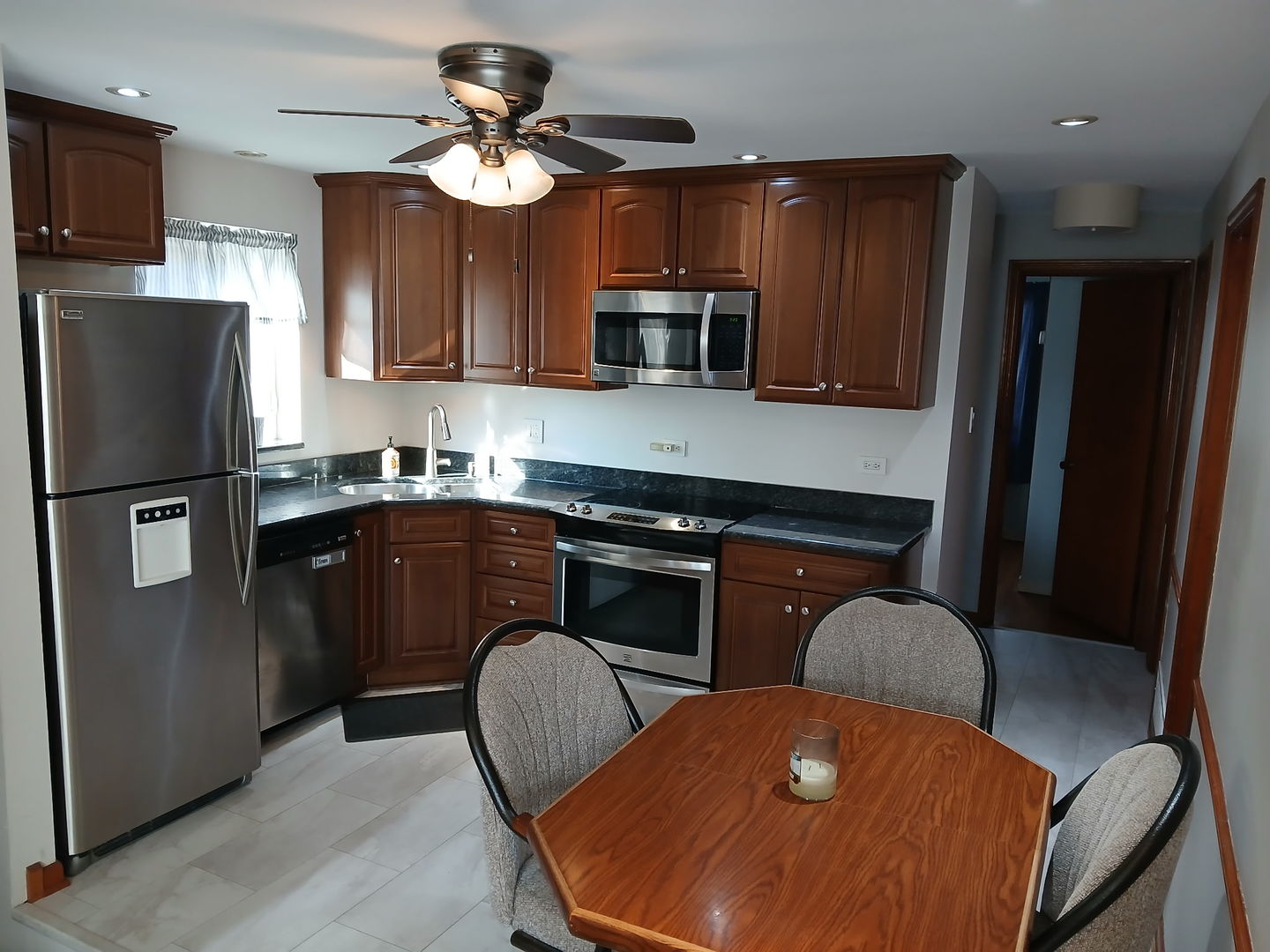 6004 S Moody Avenue, Chicago, IL 60638