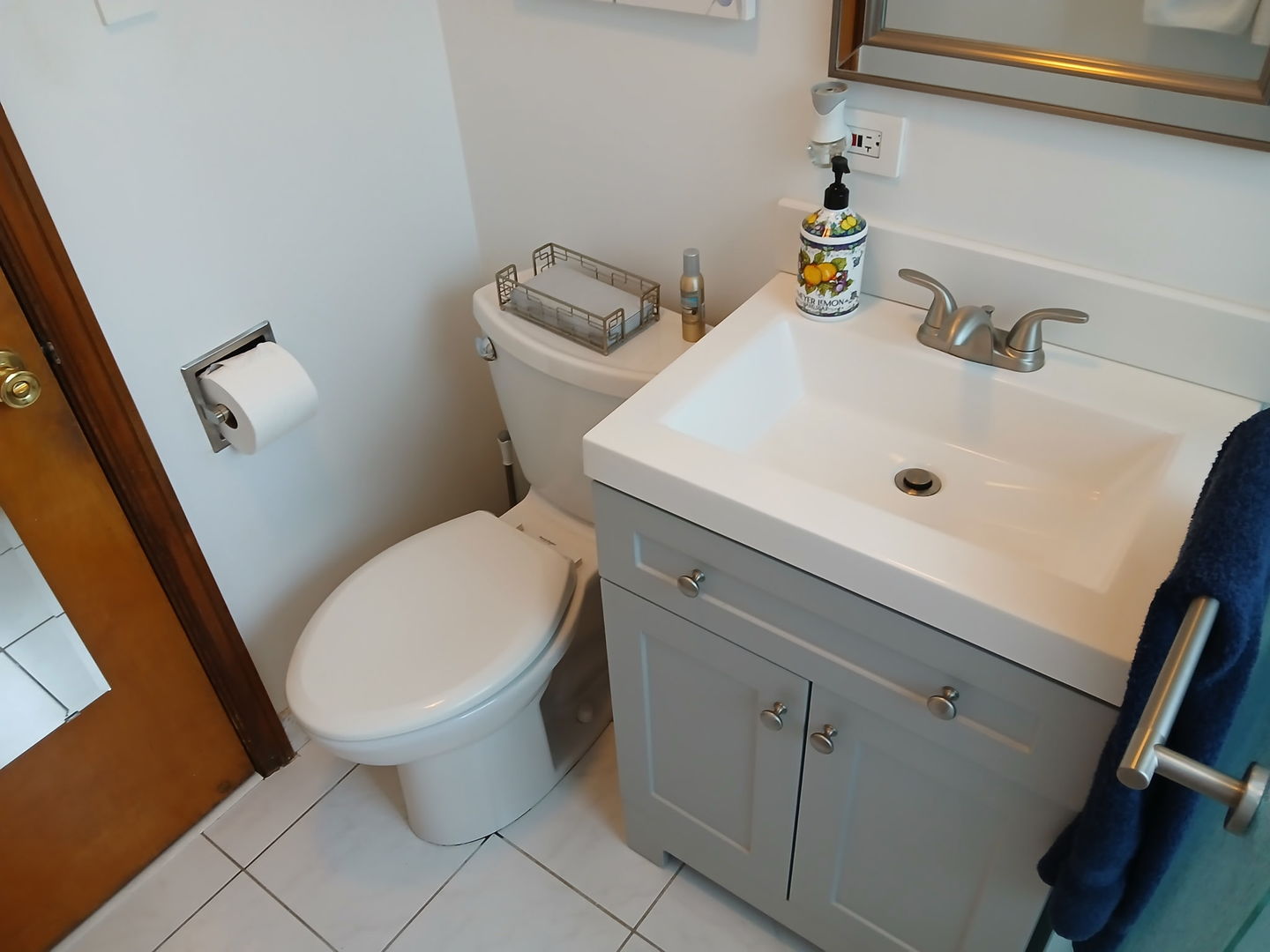 6004 S Moody Avenue, Chicago, IL 60638