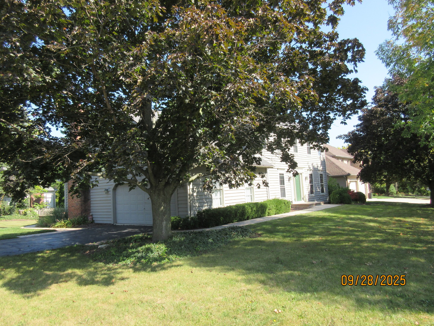 1099 W JEFFERSON Avenue, Naperville, IL 60540
