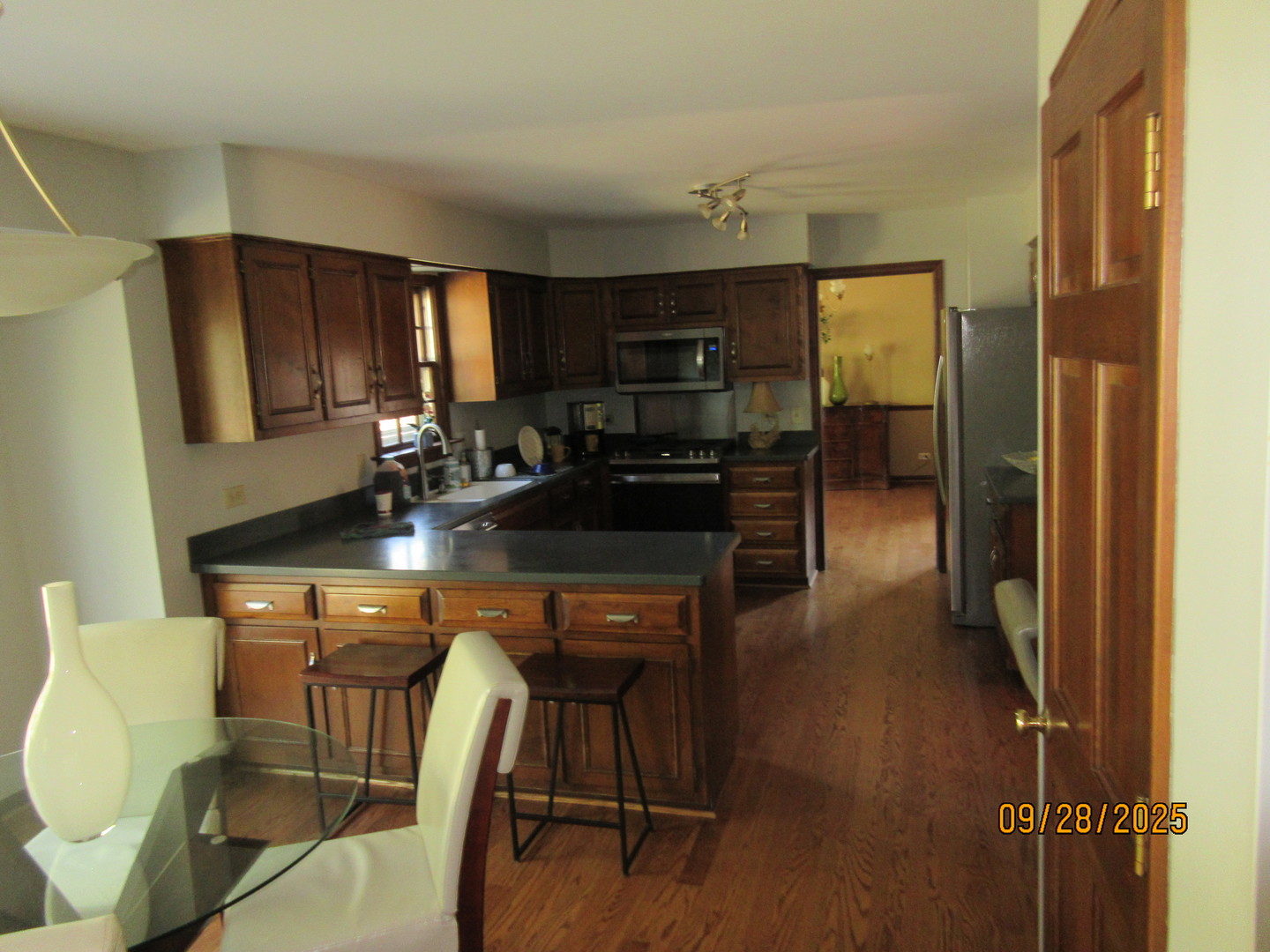 1099 W JEFFERSON Avenue, Naperville, IL 60540