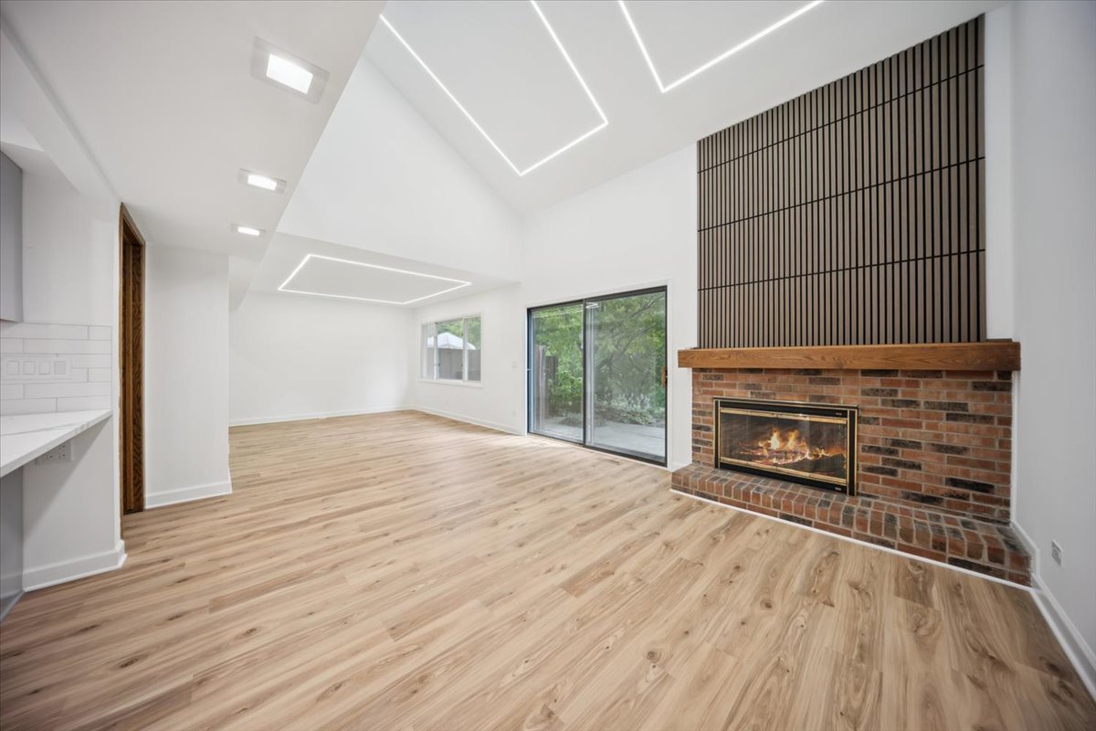 567 Cress Creek Lane, Crystal Lake, IL 60014