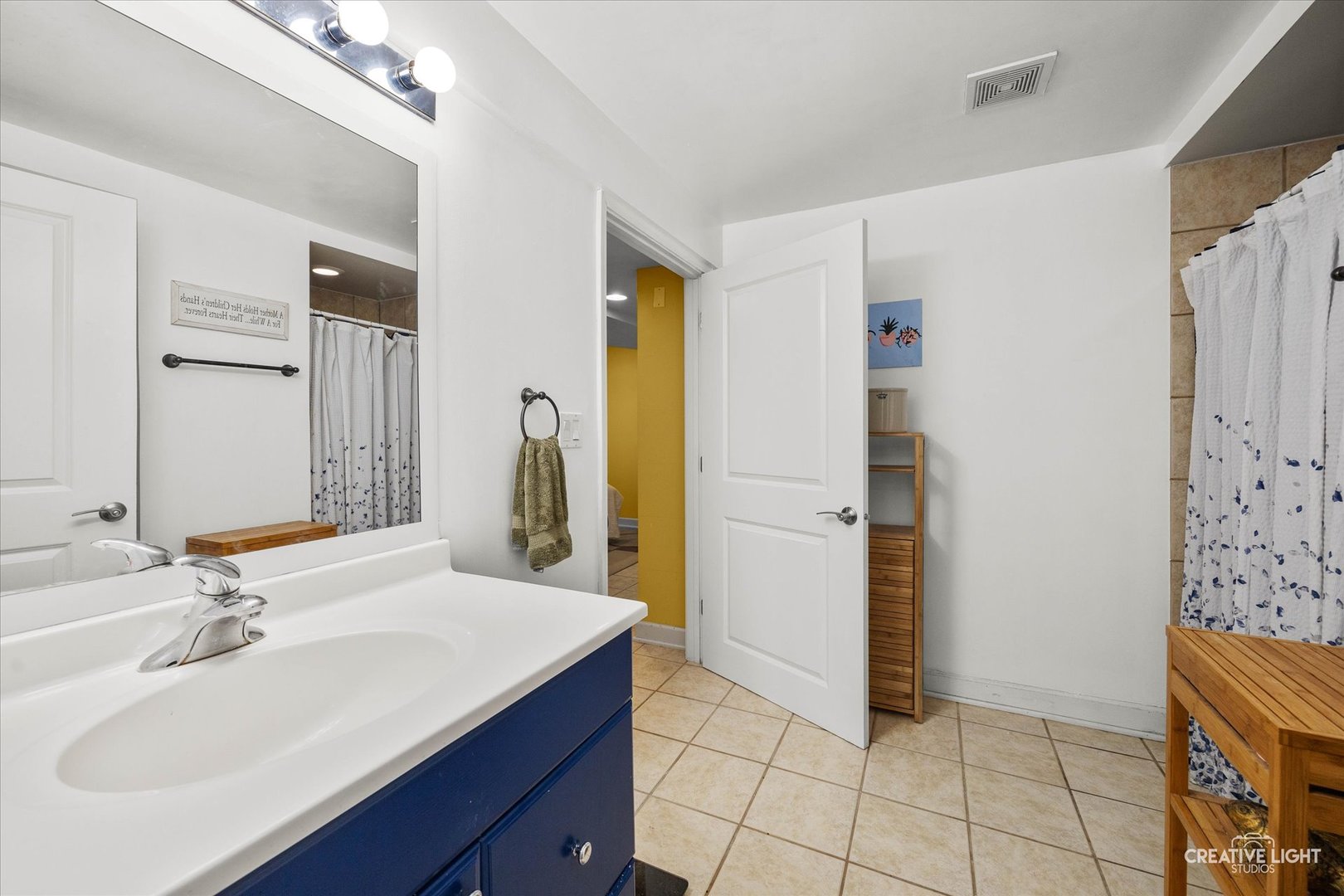 540 Waterford Drive, Oswego, IL 60543