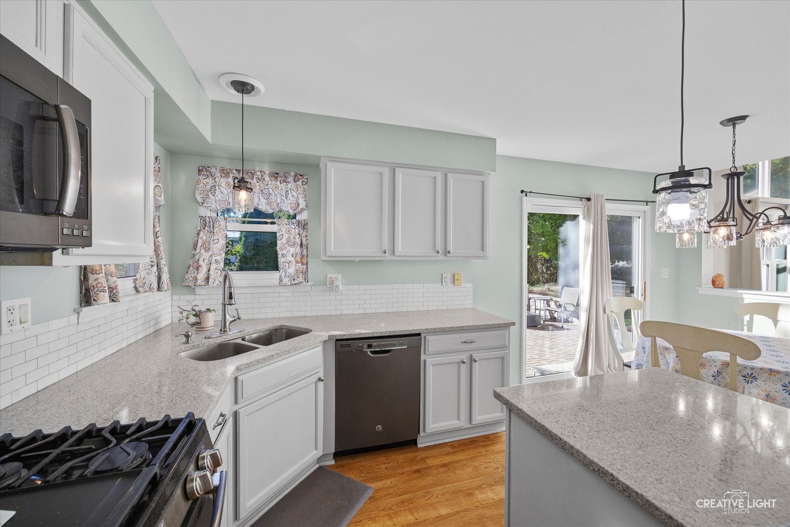 540 Waterford Drive, Oswego, IL 60543