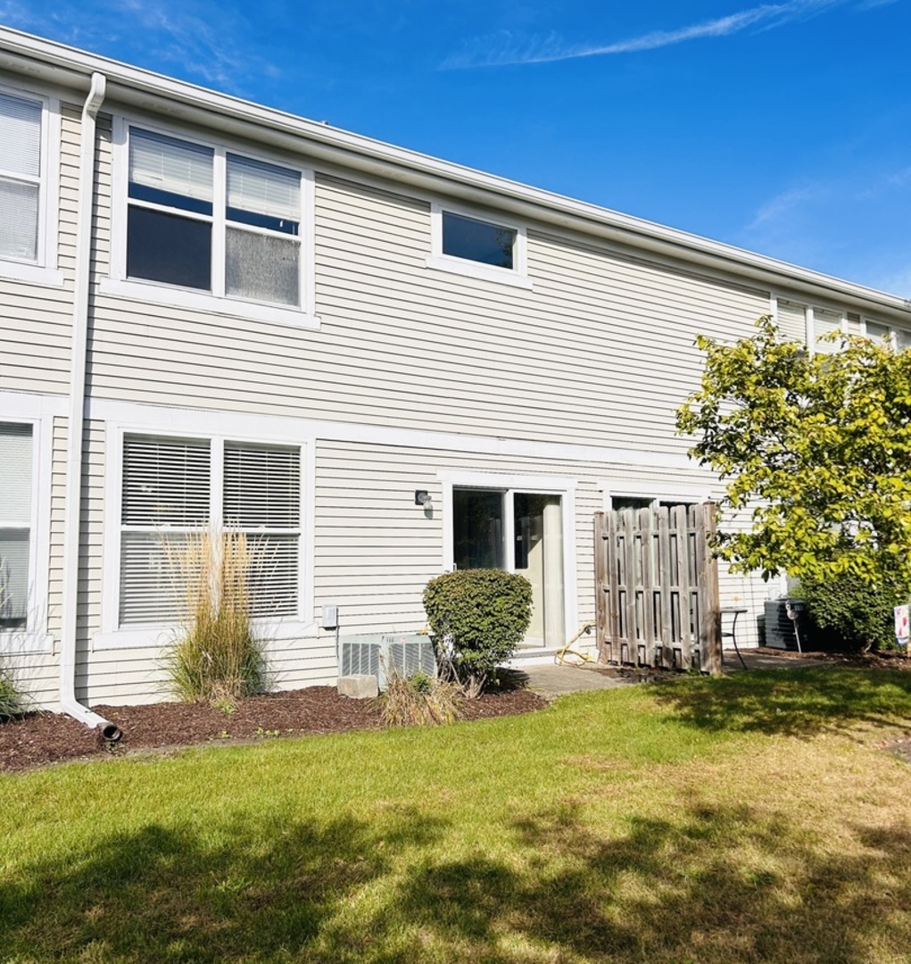 988 Sheridan Circle, Naperville, IL 60563