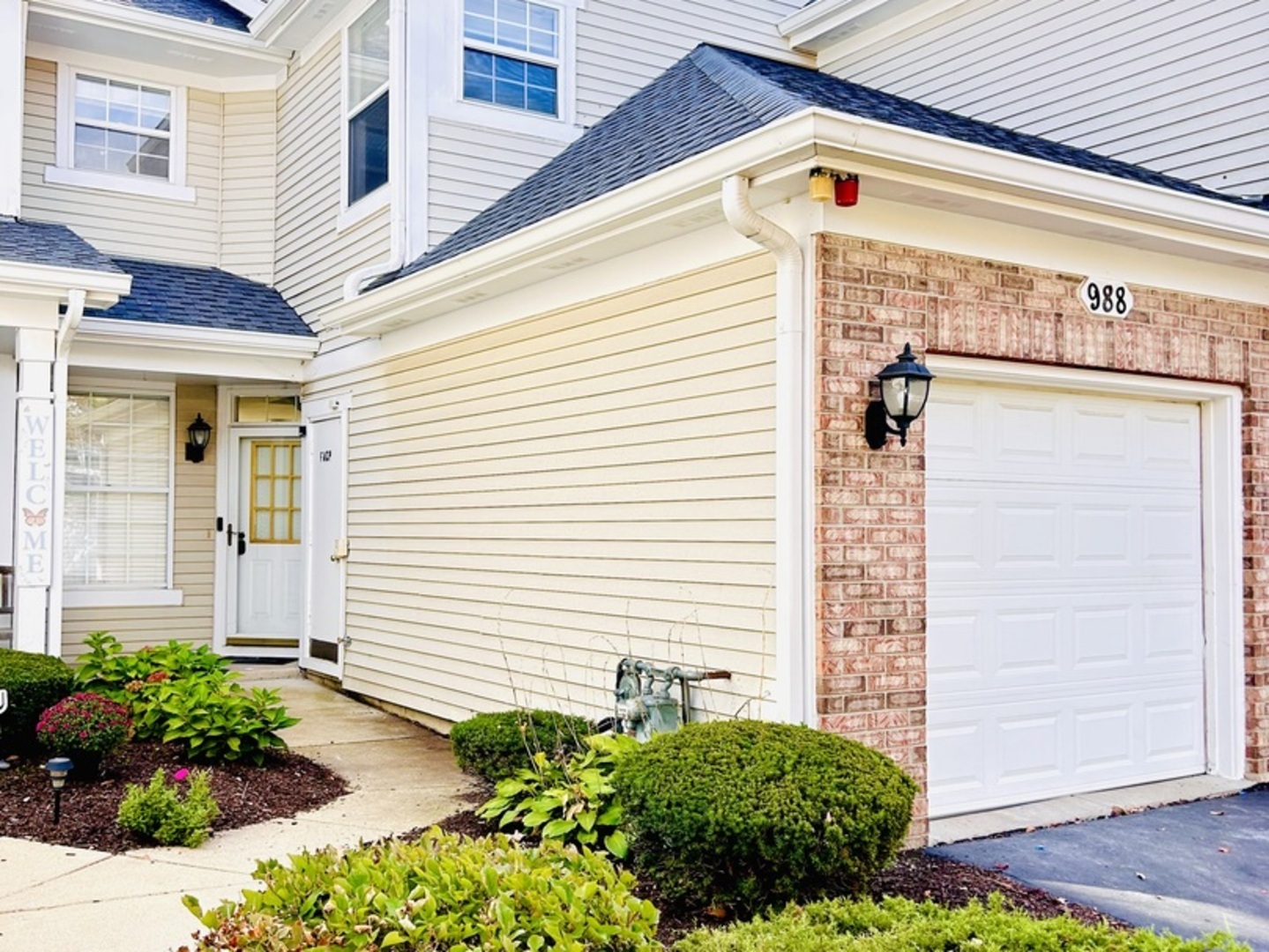 988 Sheridan Circle, Naperville, IL 60563