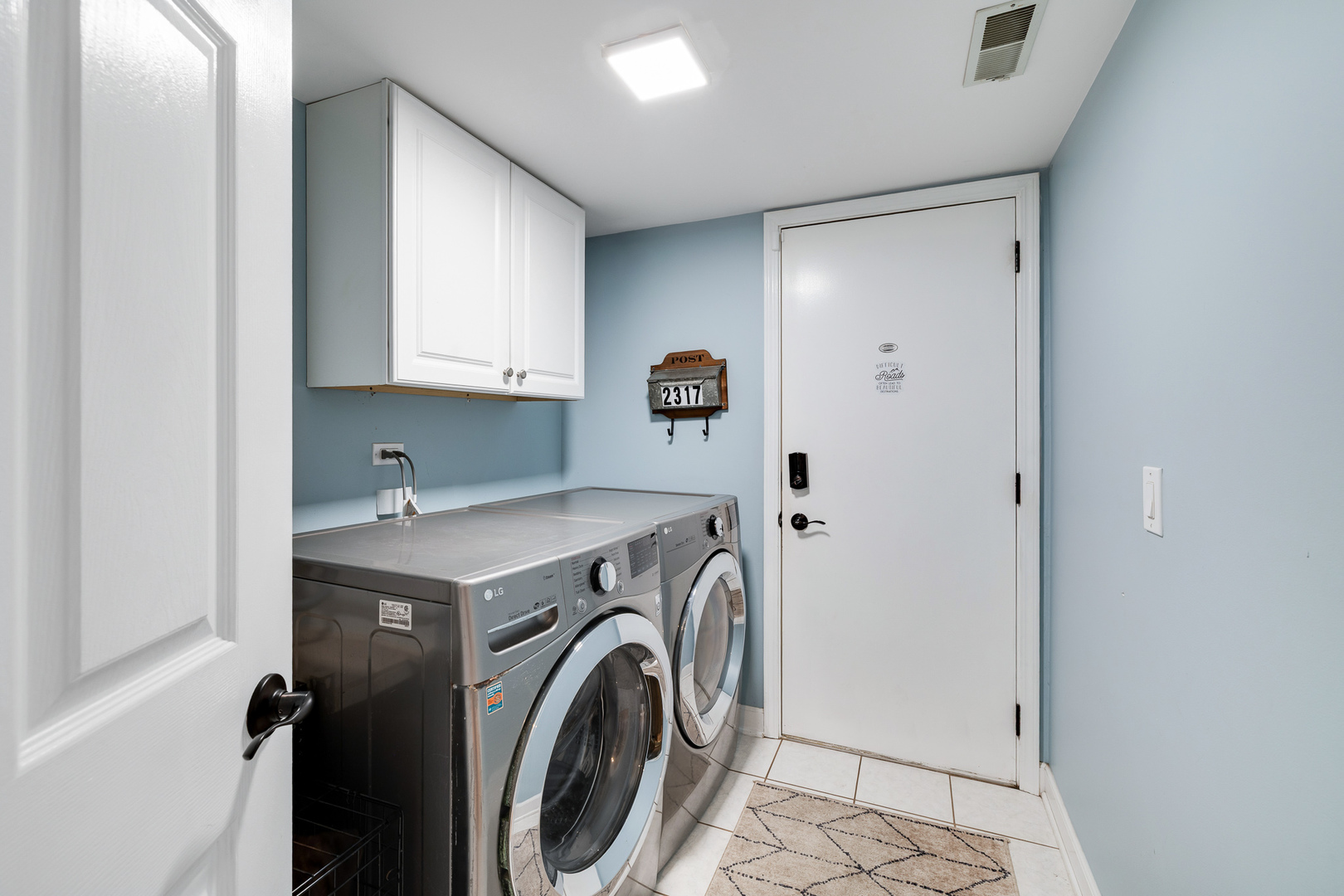 2317 Broadway Lane, Schaumburg, IL 60194