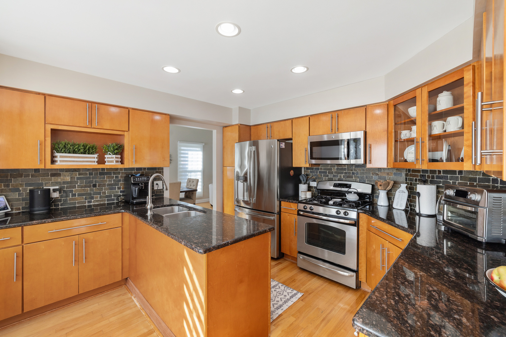 2317 Broadway Lane, Schaumburg, IL 60194