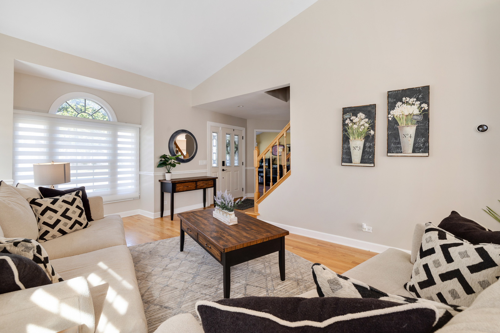 2317 Broadway Lane, Schaumburg, IL 60194