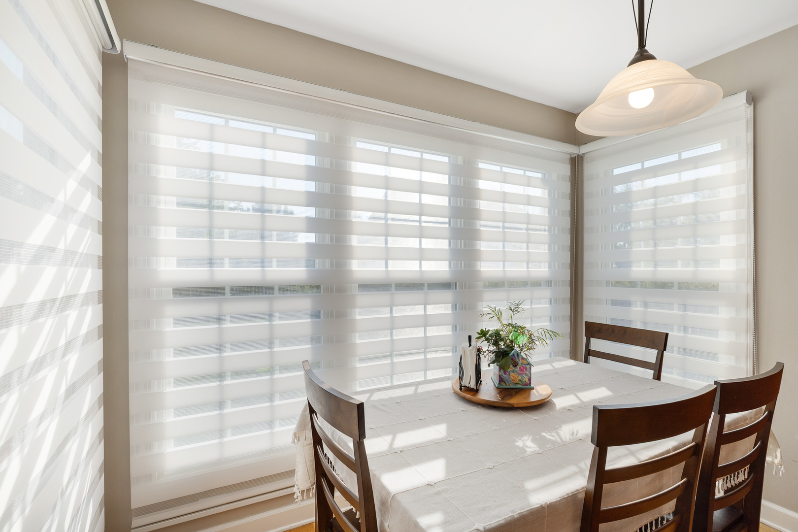 2317 Broadway Lane, Schaumburg, IL 60194