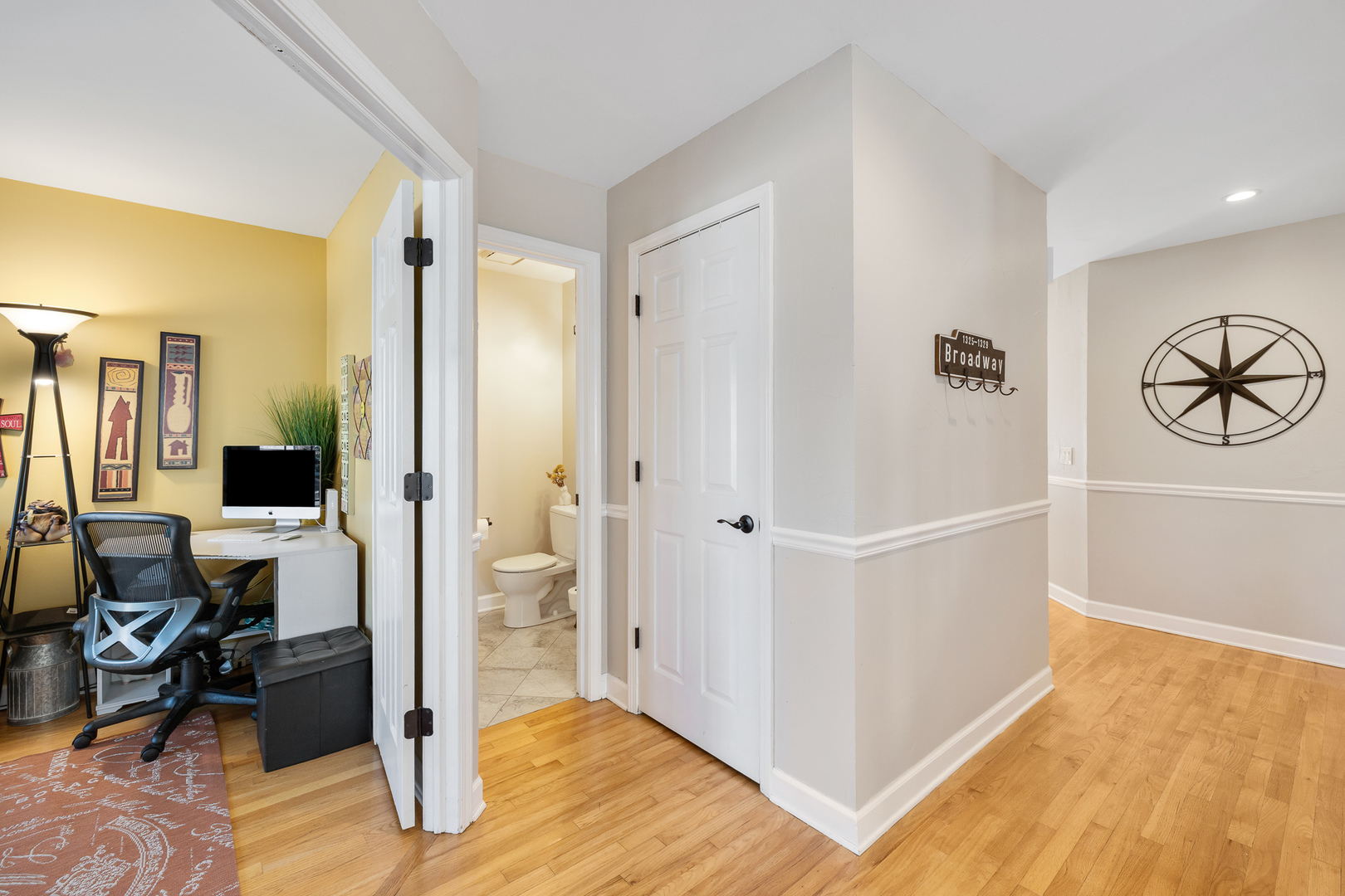 2317 Broadway Lane, Schaumburg, IL 60194