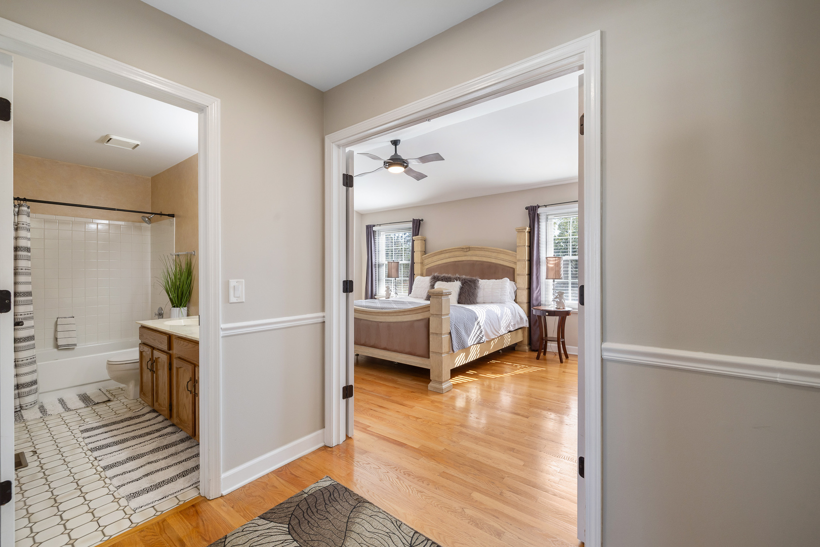 2317 Broadway Lane, Schaumburg, IL 60194