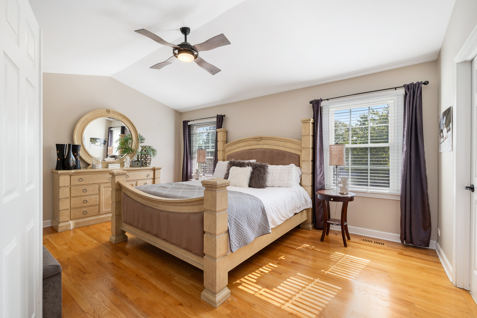 2317 Broadway Lane, Schaumburg, IL 60194