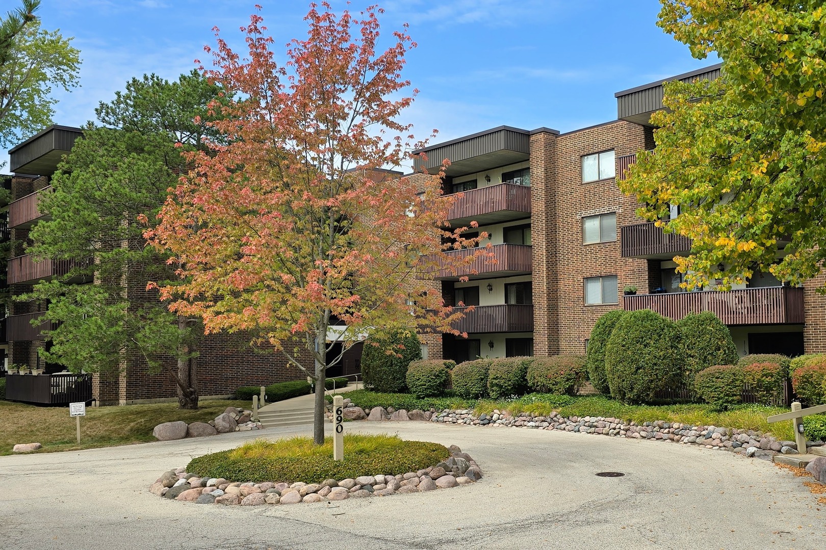 690 Chandler Road #207, Gurnee, IL 60031