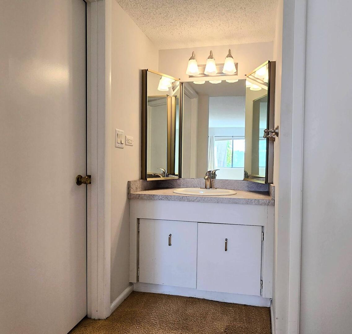 690 Chandler Road #207, Gurnee, IL 60031