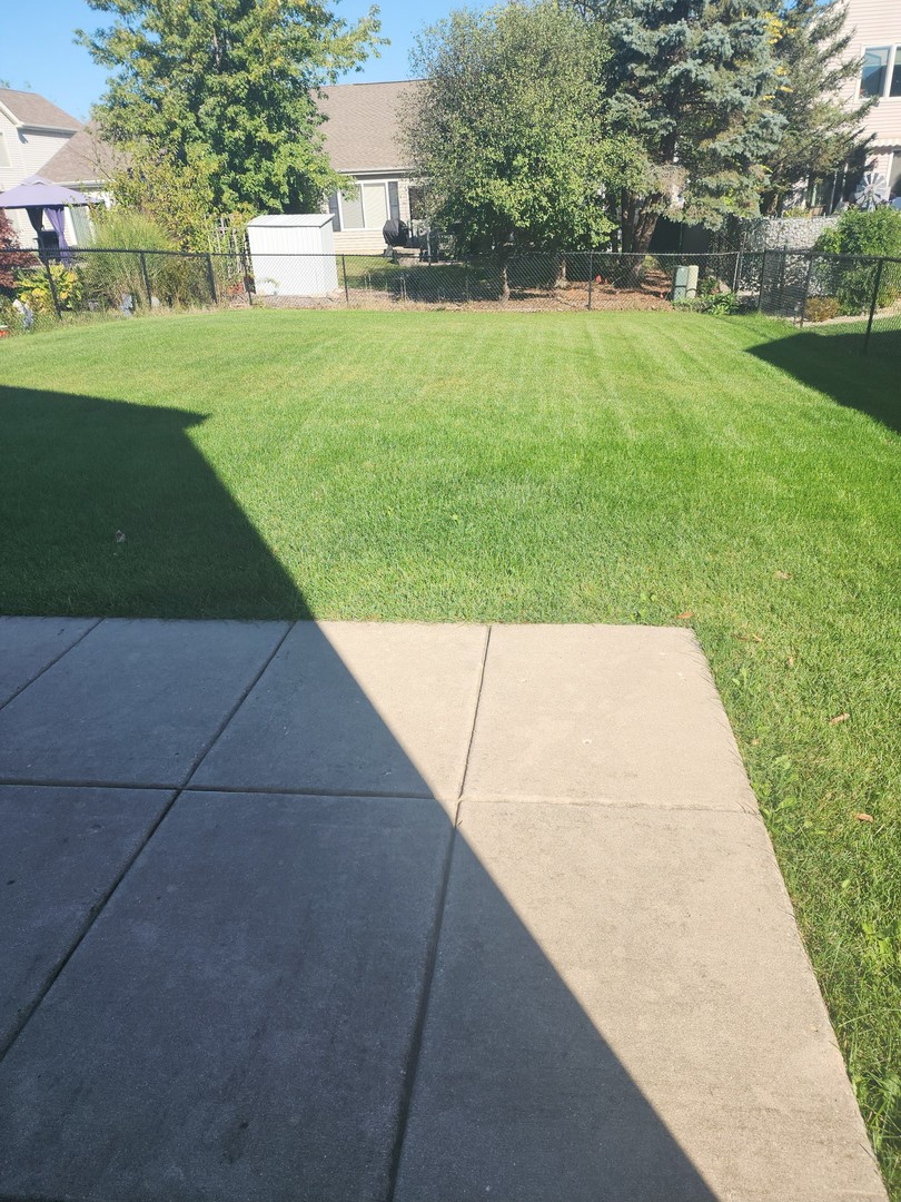 86 W Amberley Drive, Round Lake, IL 60073