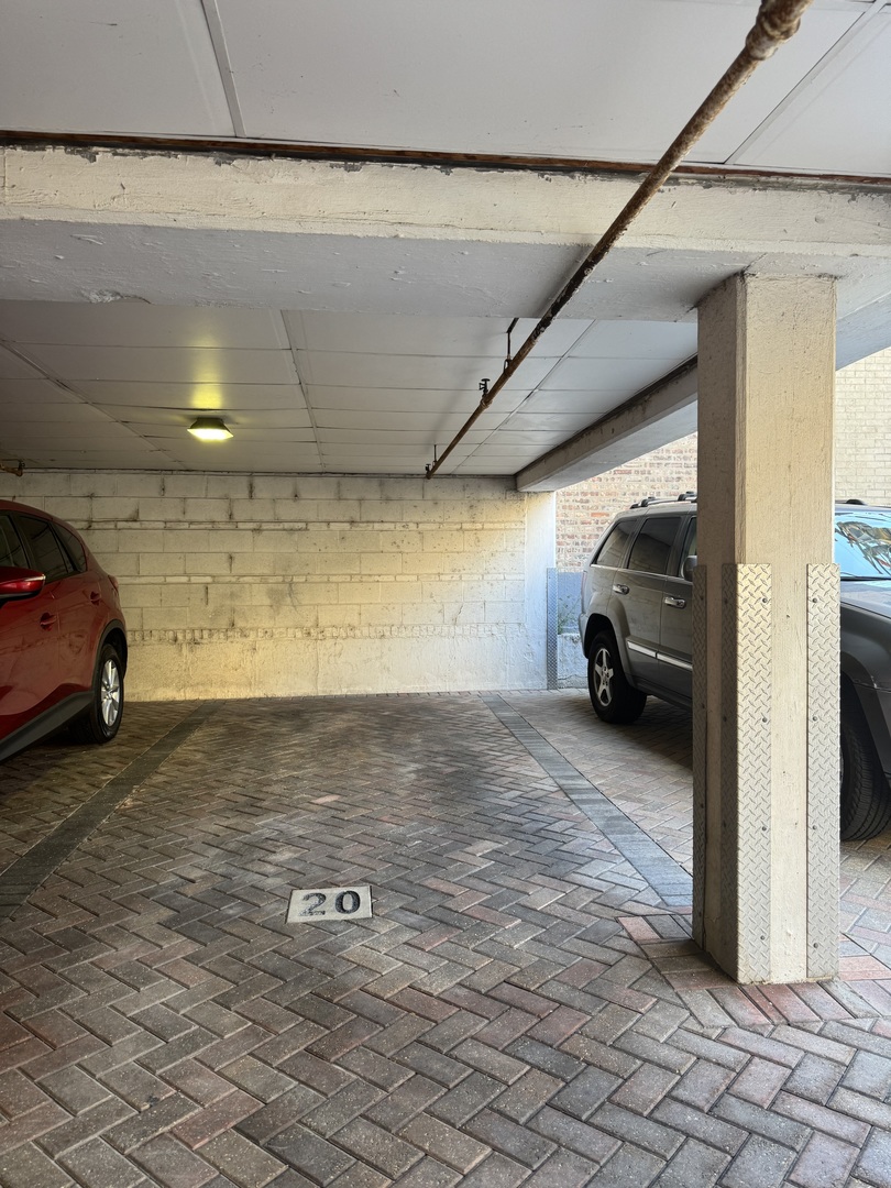 611 W Patterson Avenue #317, Chicago, IL 60613