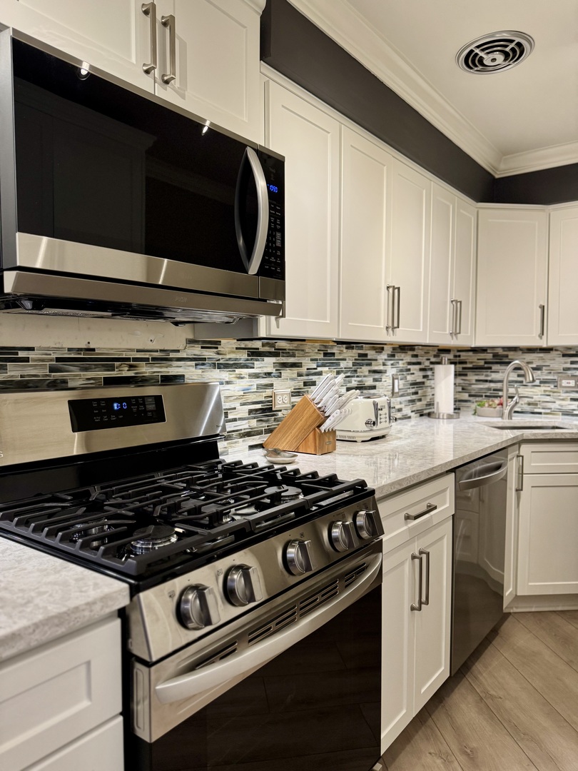 611 W Patterson Avenue #317, Chicago, IL 60613