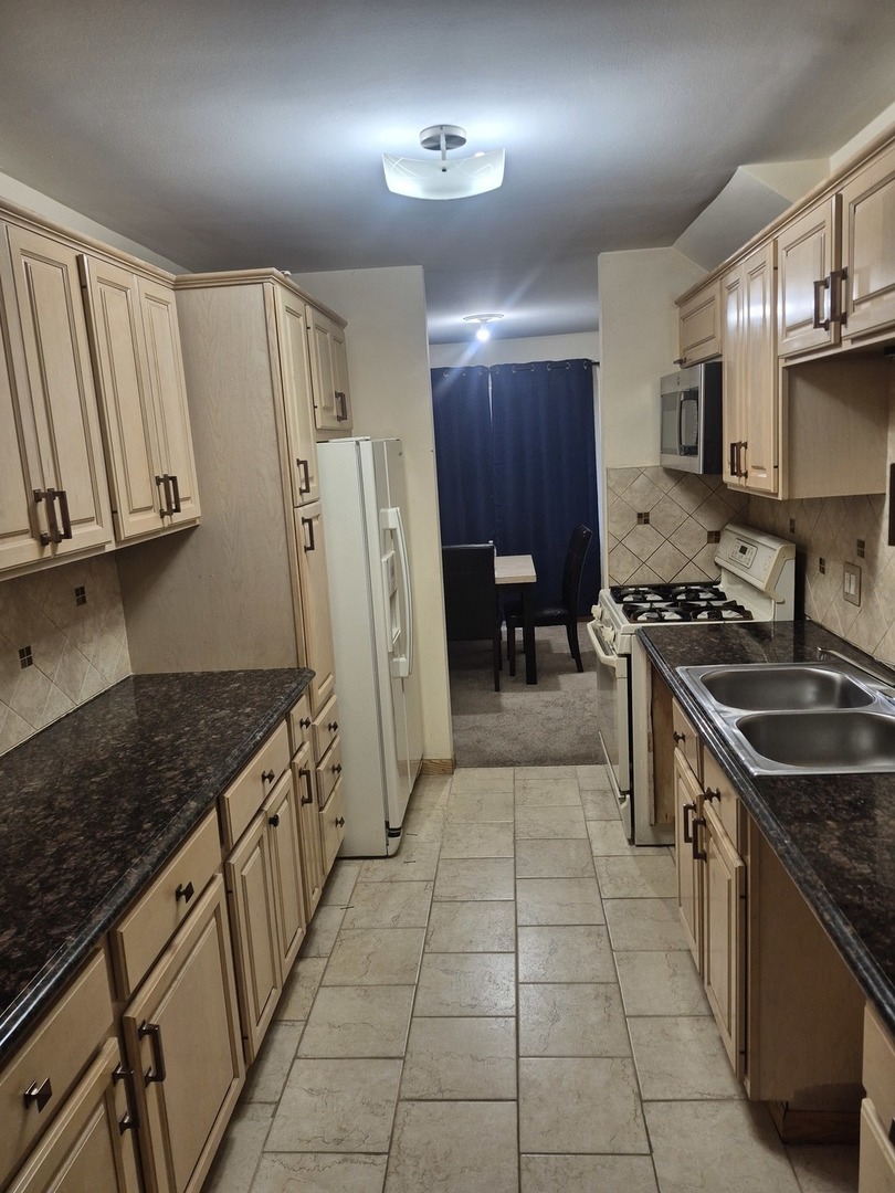 2640 MITCHELL Drive #5, Woodridge, IL 60517
