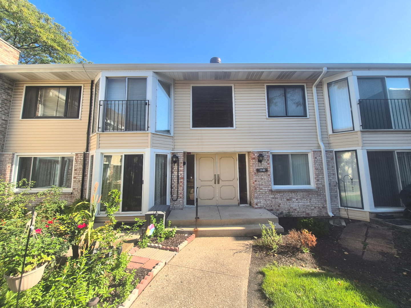 2640 MITCHELL Drive #5, Woodridge, IL 60517