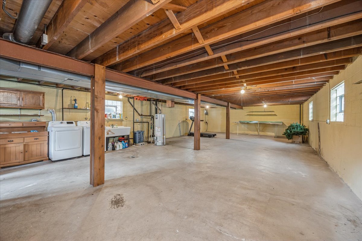 5621 S MOODY Avenue, Chicago, IL 60638
